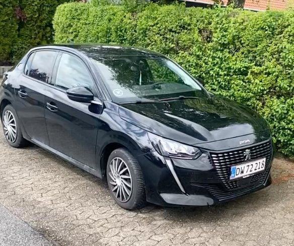 Sort Peugeot 208 fra 2023