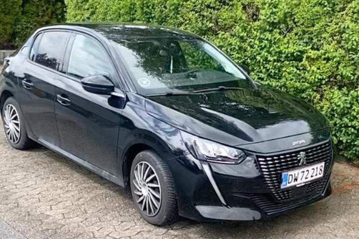 Sort Peugeot 208 fra 2023