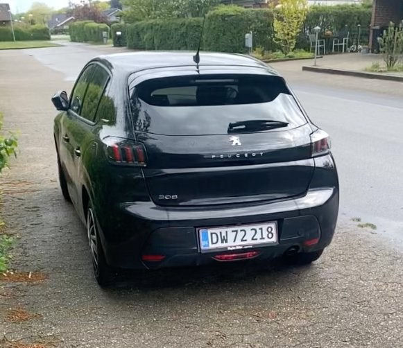Sort Peugeot 208 fra 2023