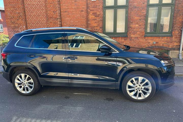 Sort Skoda Karoq fra 2021