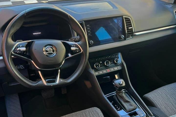Sort Skoda Karoq fra 2021