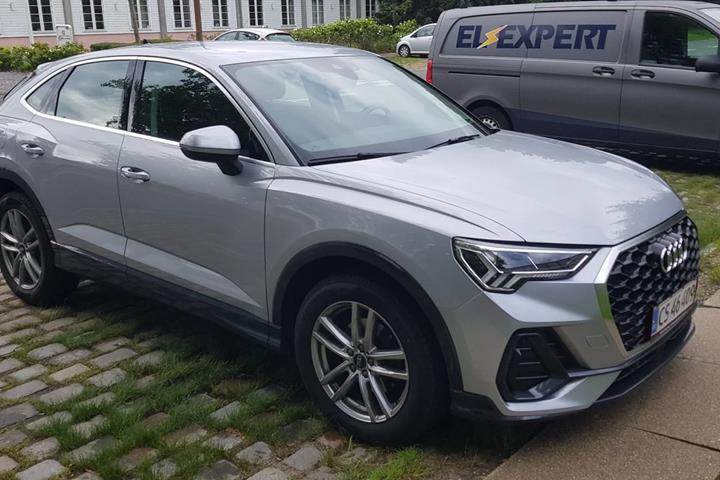 Grå Audi Q3 fra 2020 set udefra