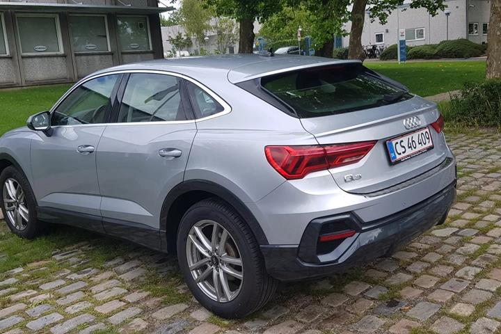 Grå Audi Q3 fra 2020