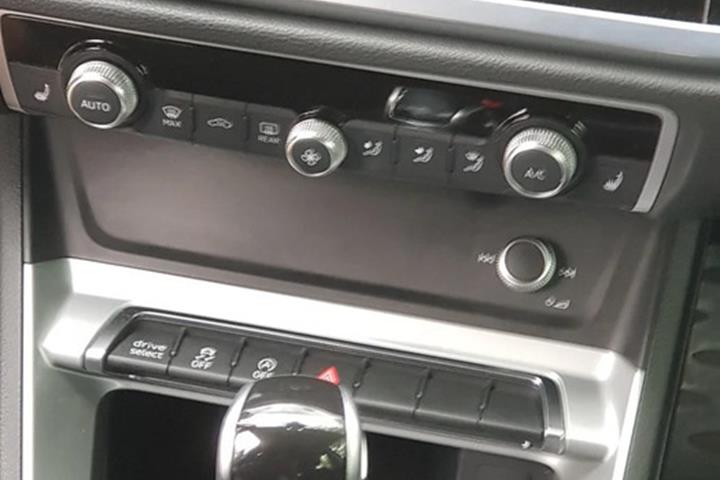 Grå Audi Q3 fra 2020