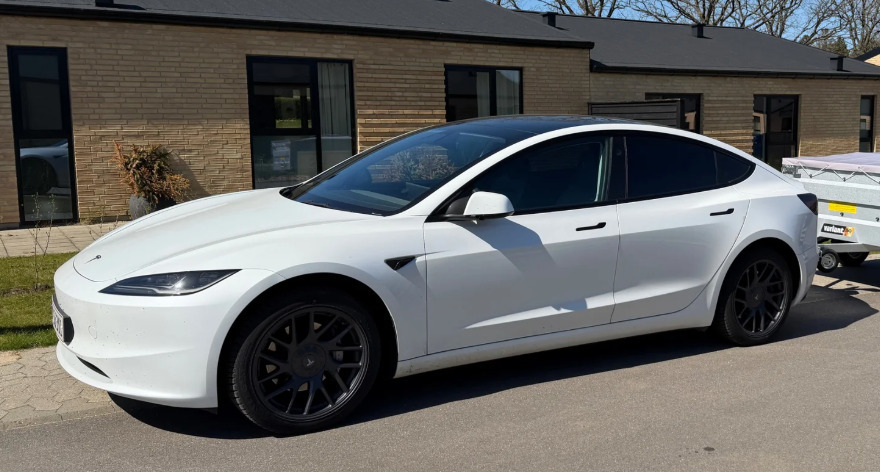 Tesla Model 3 RWD