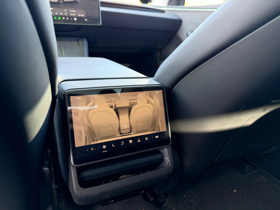 Hvid Tesla Model 3 fra 2024