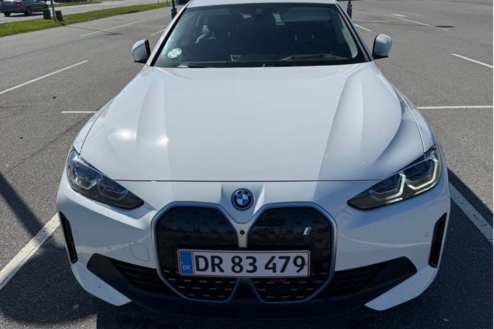 Hvid BMW i4 fra 2023