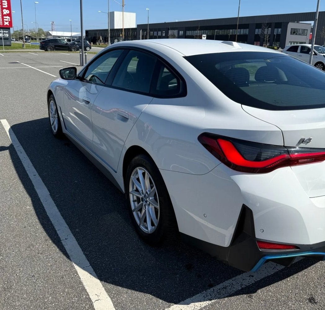 Hvid BMW i4 fra 2023