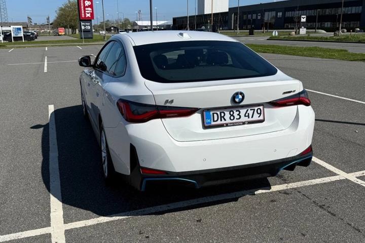 Hvid BMW i4 fra 2023