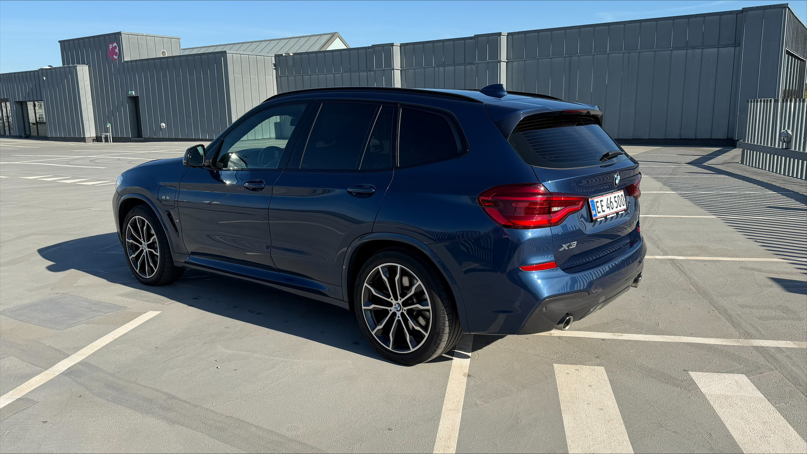 Blå BMW X3 fra 2020