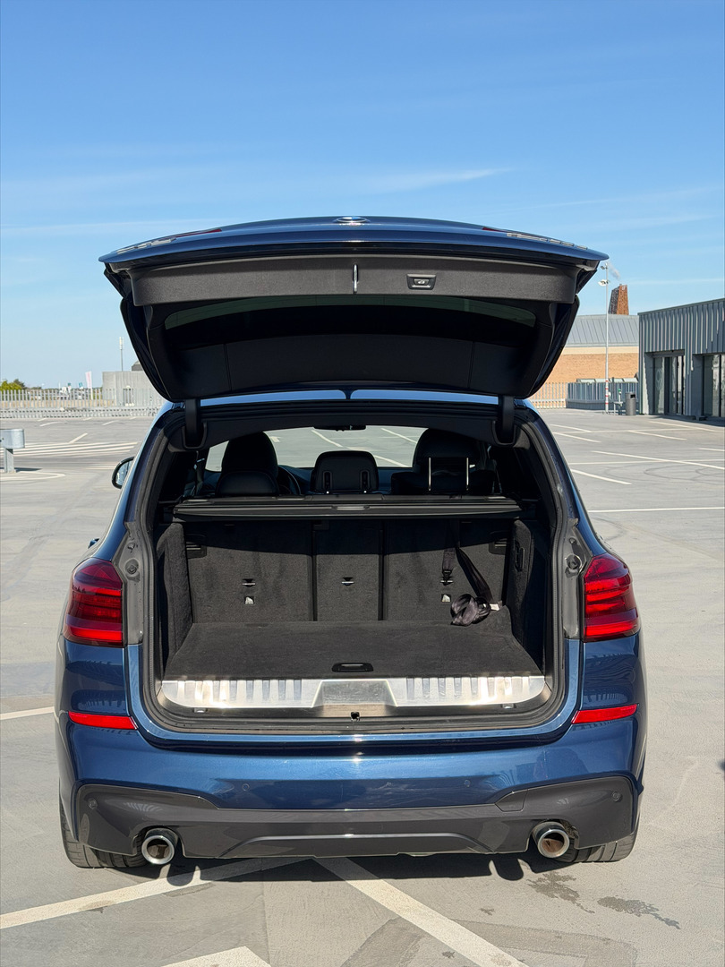 Blå BMW X3 fra 2020
