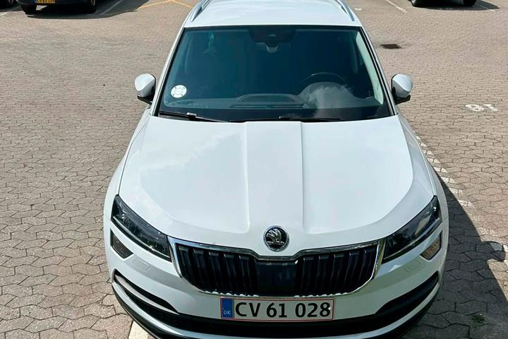 Hvid Skoda Karoq fra 2020