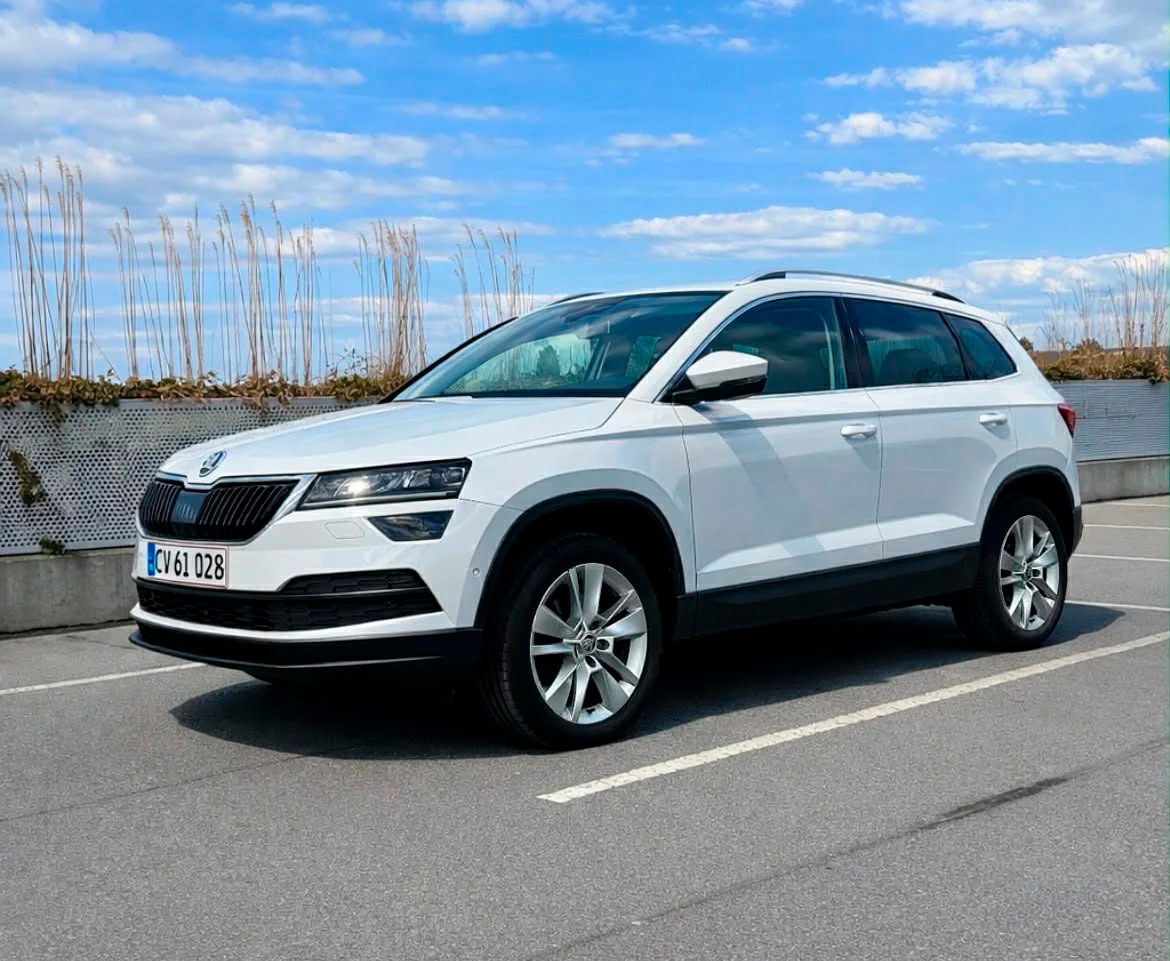 Hvid Skoda Karoq fra 2020