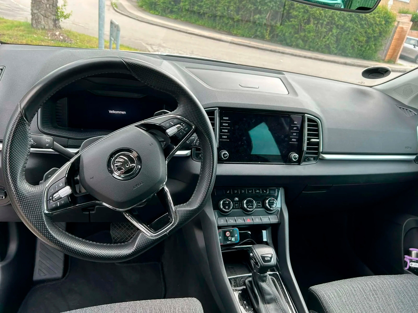 Hvid Skoda Karoq fra 2020