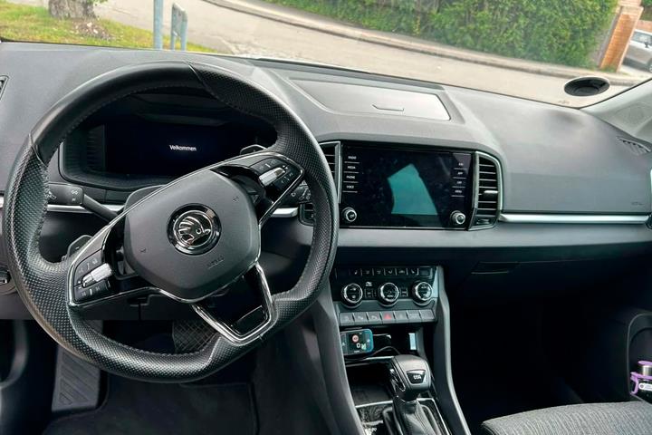 Hvid Skoda Karoq fra 2020