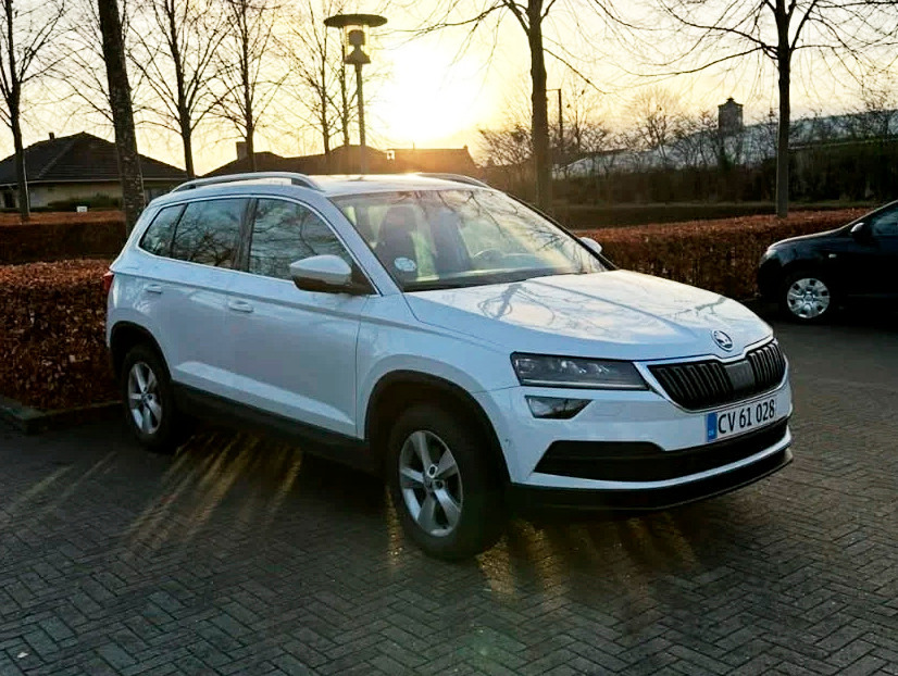 Hvid Skoda Karoq fra 2020