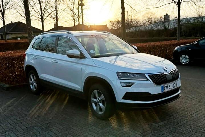 Hvid Skoda Karoq fra 2020
