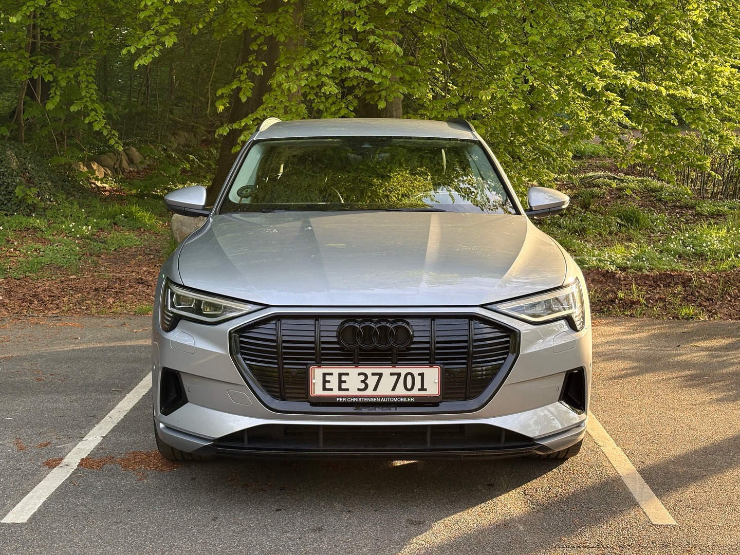 Grå Audi e-tron fra 2022