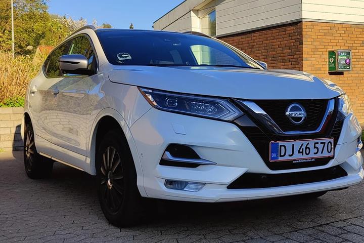 Hvid Nissan Qashqai fra 2020 set udefra