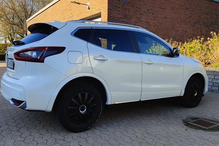 Hvid Nissan Qashqai fra 2020