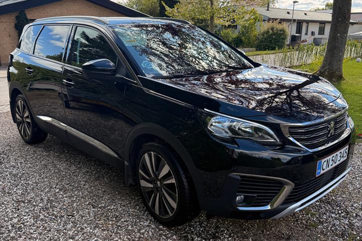 Sort Peugeot 5008 fra 2019