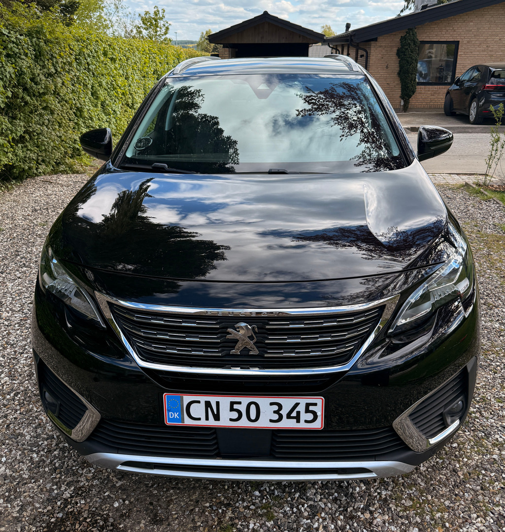Sort Peugeot 5008 fra 2019