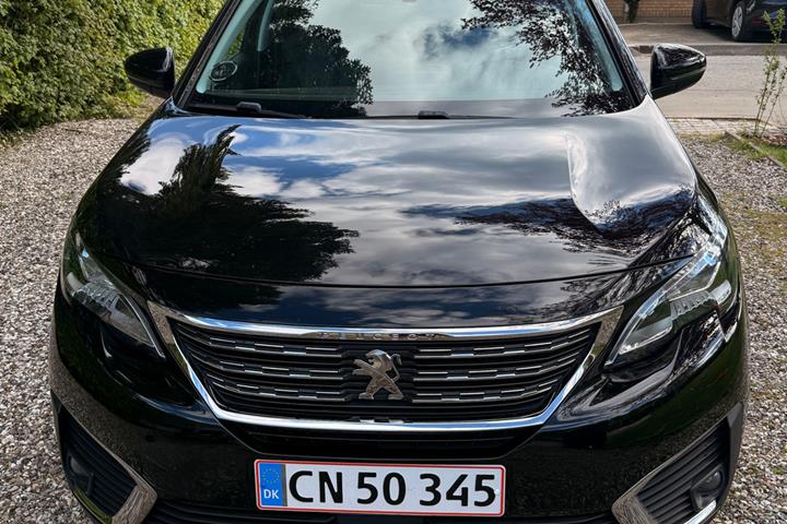 Sort Peugeot 5008 fra 2019