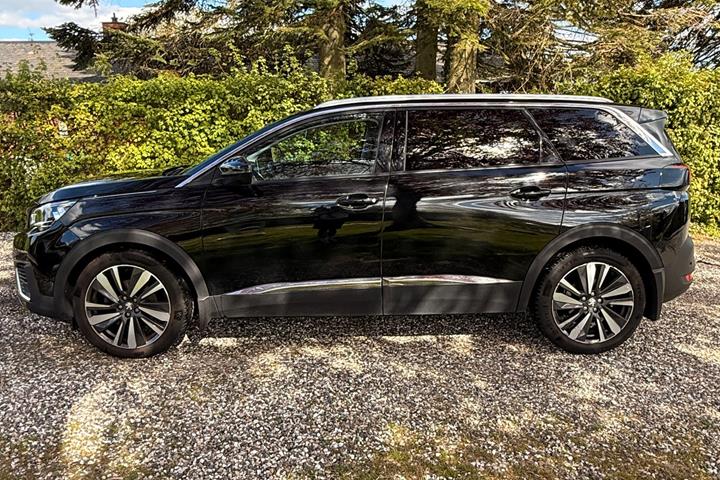 Sort Peugeot 5008 fra 2019