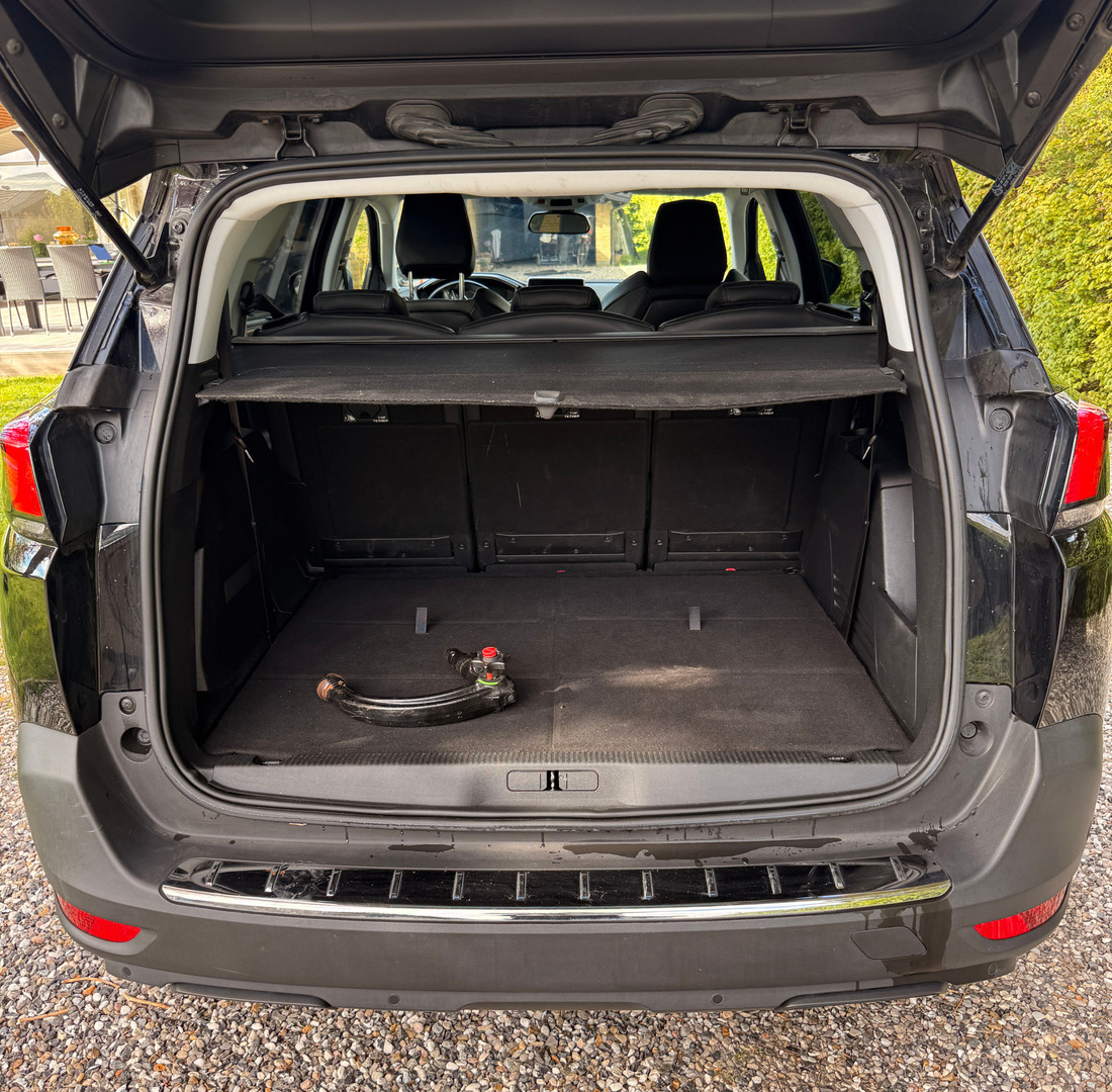 Sort Peugeot 5008 fra 2019