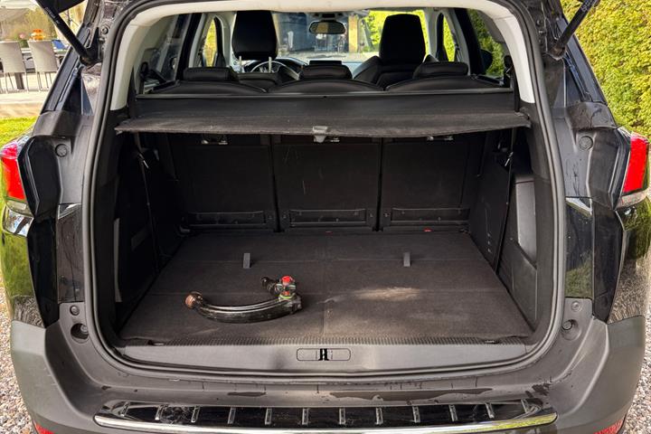 Sort Peugeot 5008 fra 2019