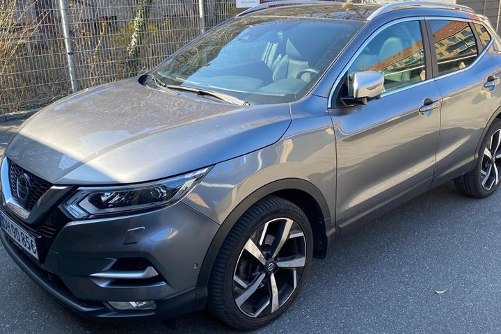 Grå Nissan Qashqai fra 2018