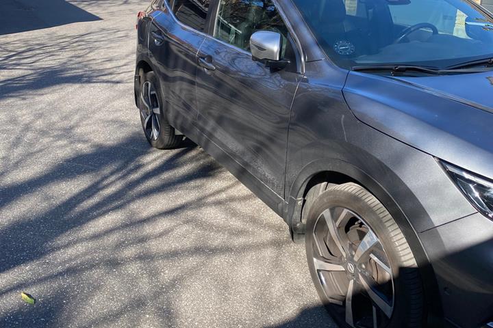 Grå Nissan Qashqai fra 2018