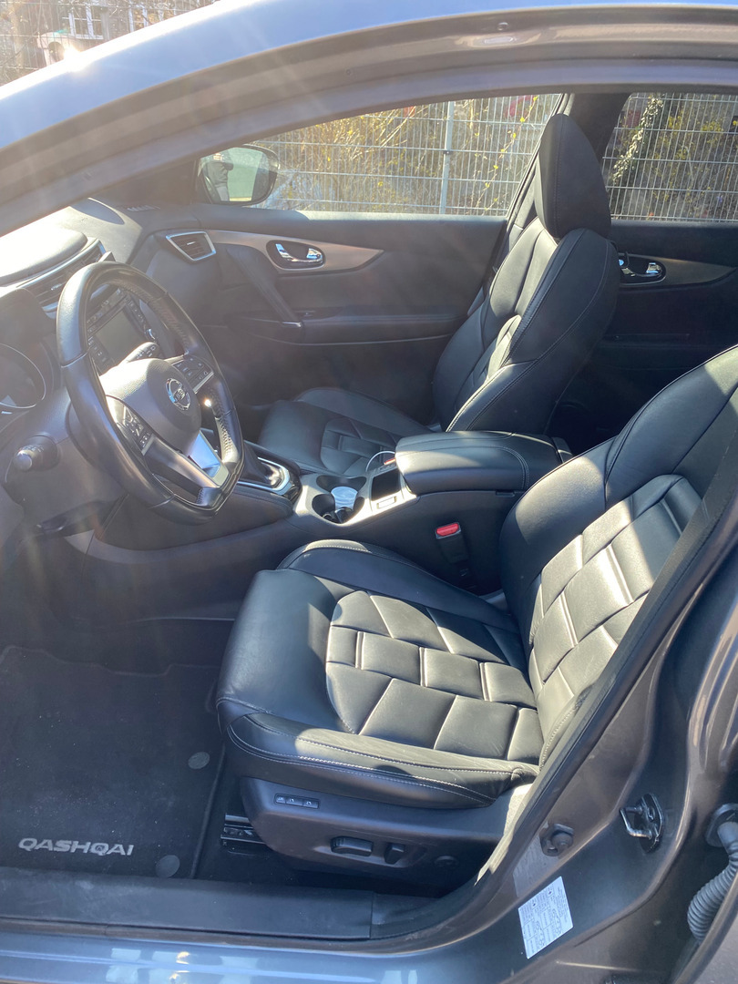 Grå Nissan Qashqai fra 2018