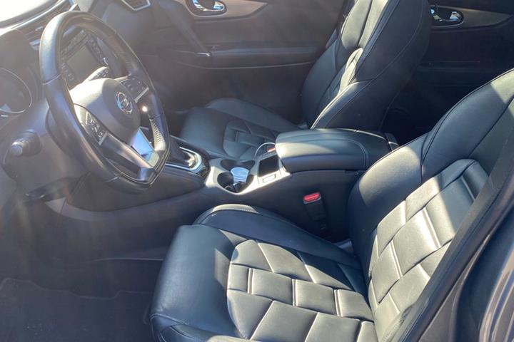Grå Nissan Qashqai fra 2018