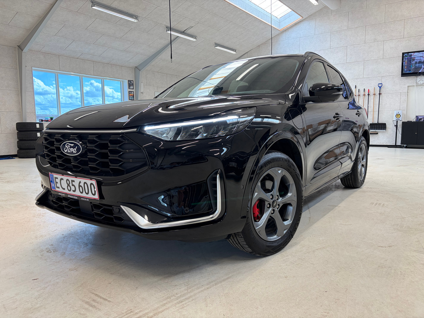 Sort Ford Kuga fra 2024