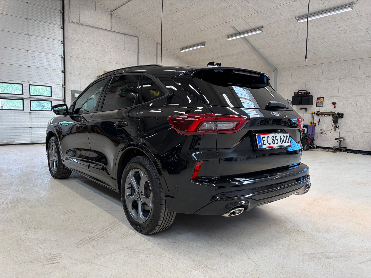 Sort Ford Kuga fra 2024