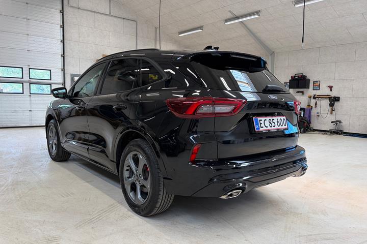Sort Ford Kuga fra 2024