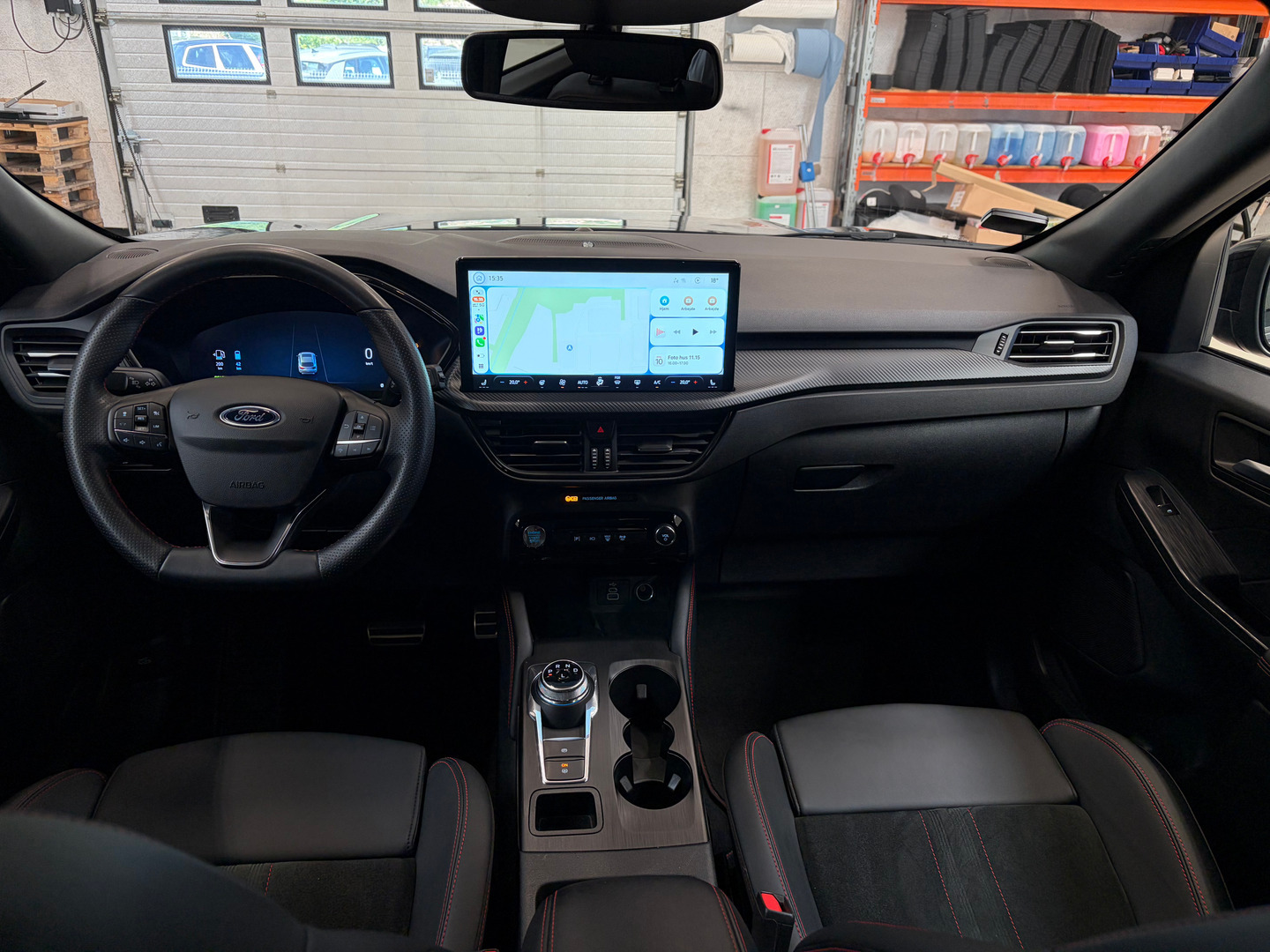 Sort Ford Kuga fra 2024