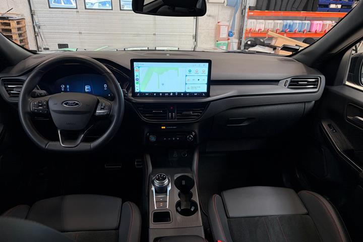 Sort Ford Kuga fra 2024