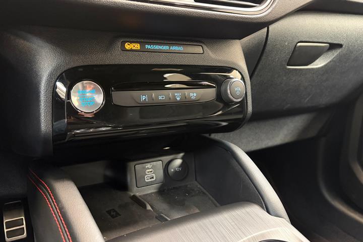 Sort Ford Kuga fra 2024