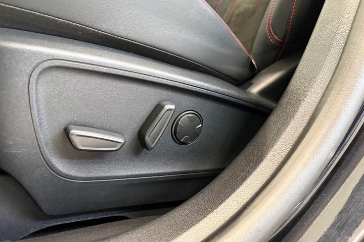 Sort Ford Kuga fra 2024