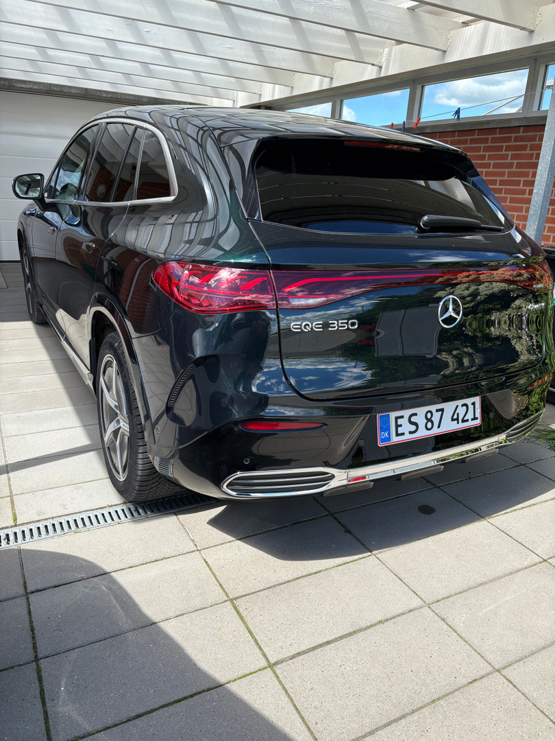 Grøn Mercedes EQE350 SUV fra 2025