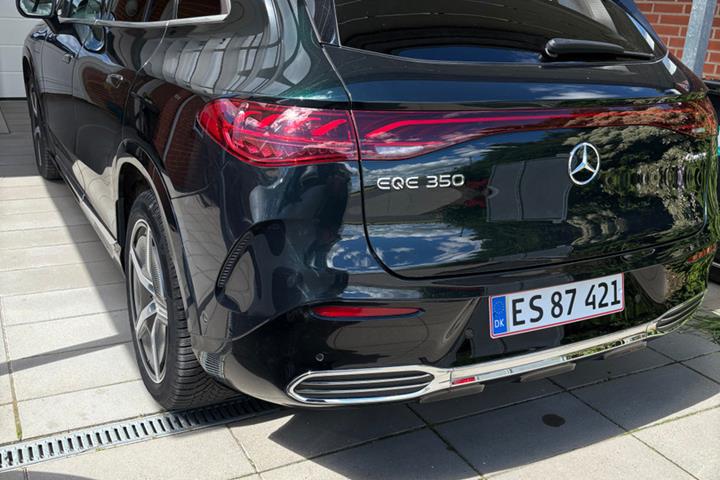 Grøn Mercedes EQE350 SUV fra 2025