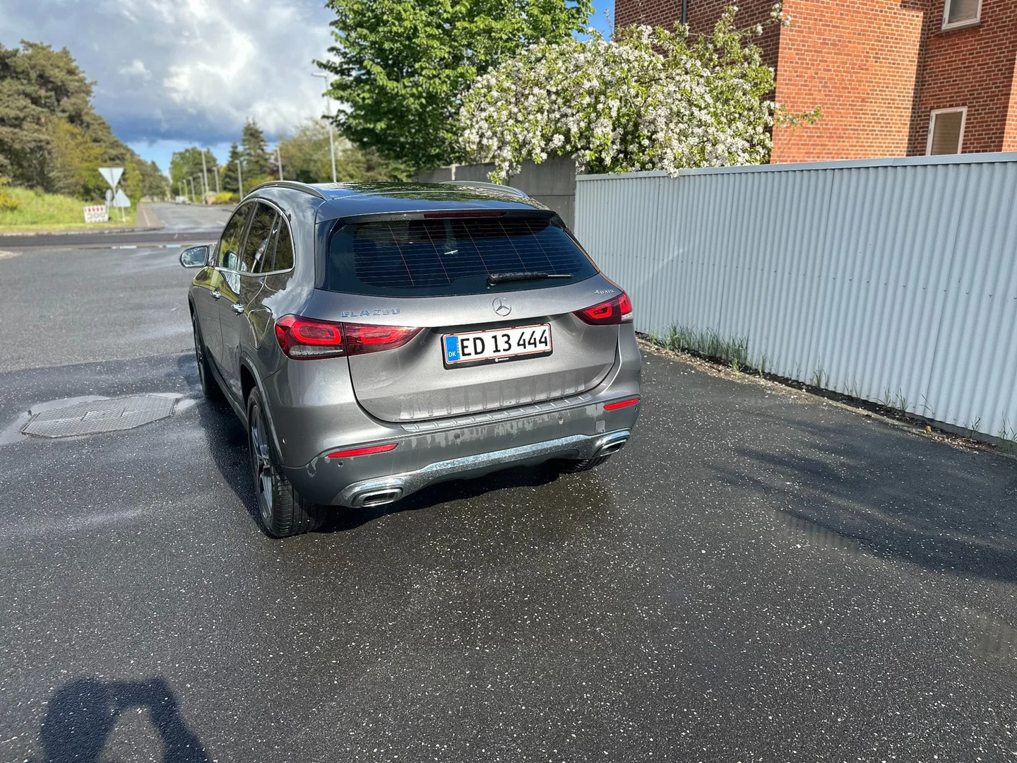 Grå Mercedes GLA250 fra 2020