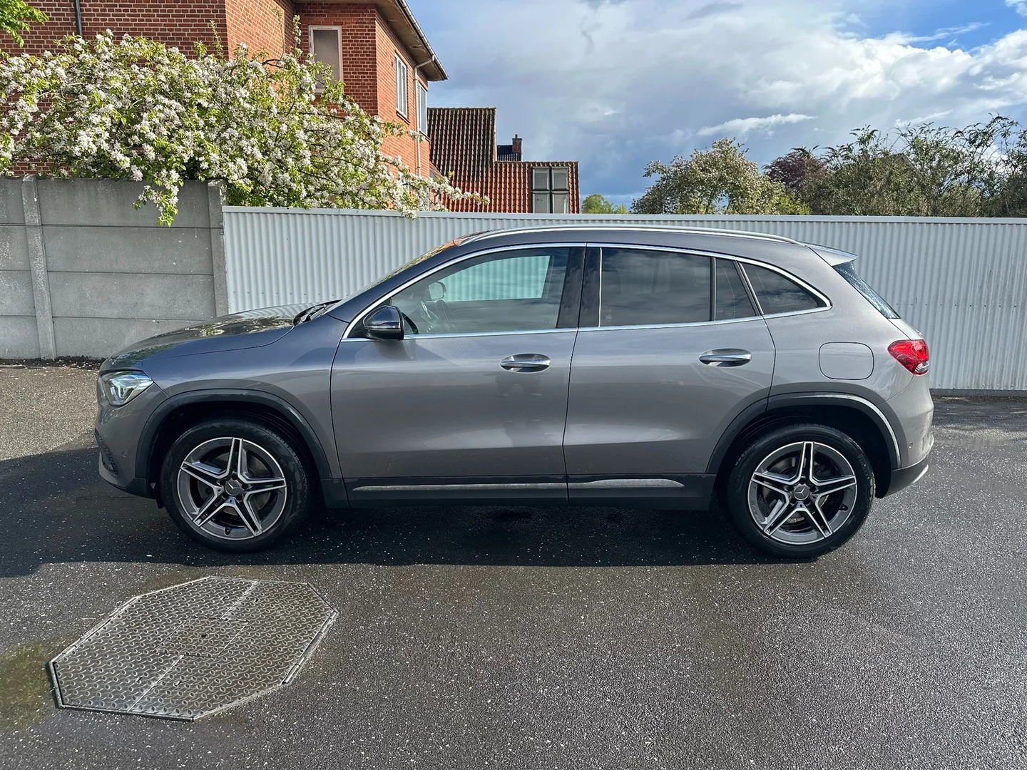 Grå Mercedes GLA250 fra 2020
