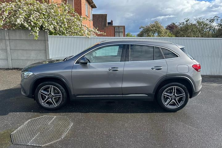 Grå Mercedes GLA250 fra 2020