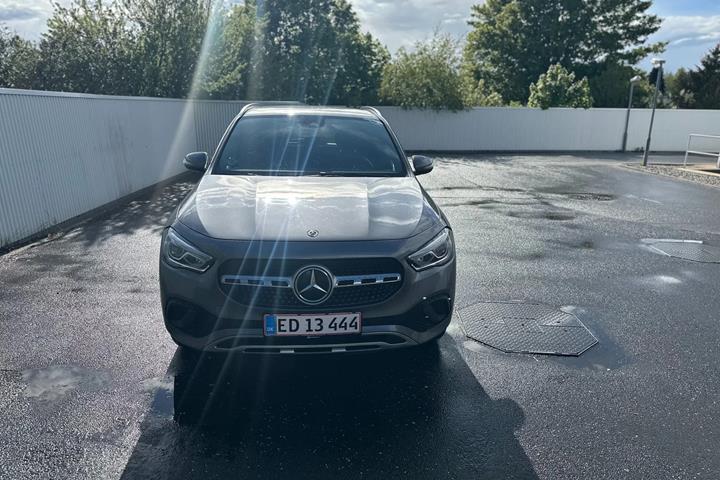 Grå Mercedes GLA250 fra 2020
