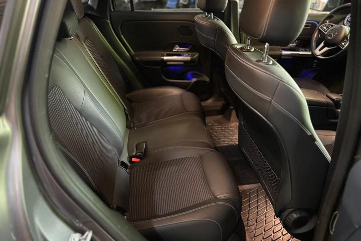 Grå Mercedes GLA250 fra 2020