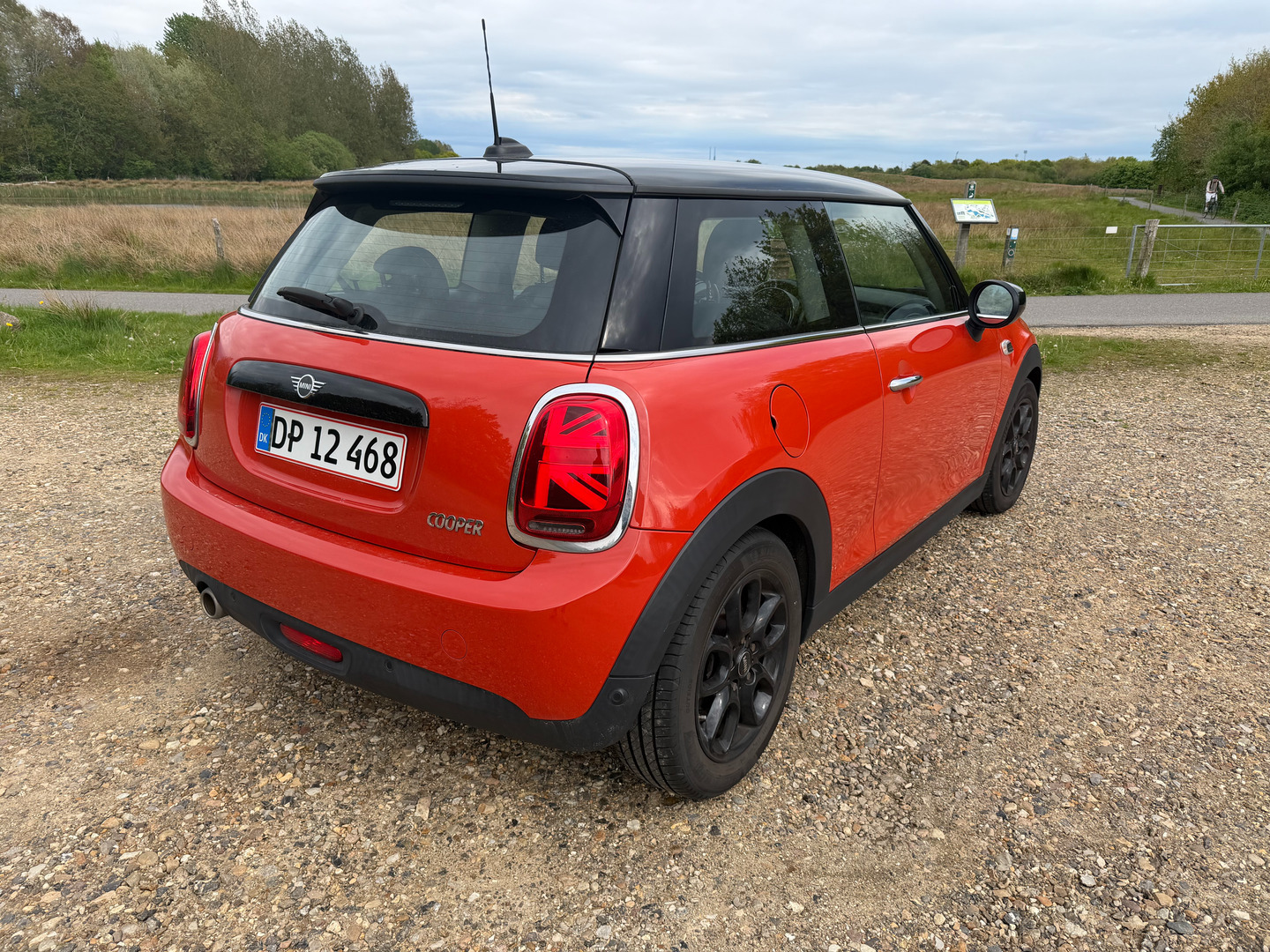 Rød Mini Cooper fra 2019