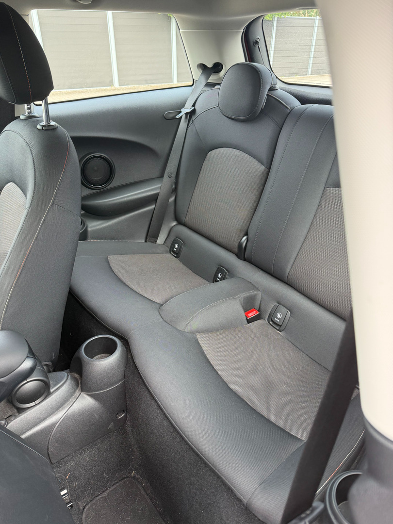 Rød Mini Cooper fra 2019